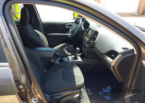 2015 Jeep Cherokee Latitude z USA, uszkodzony, nr VIN 1C4PJLCS7FW596773